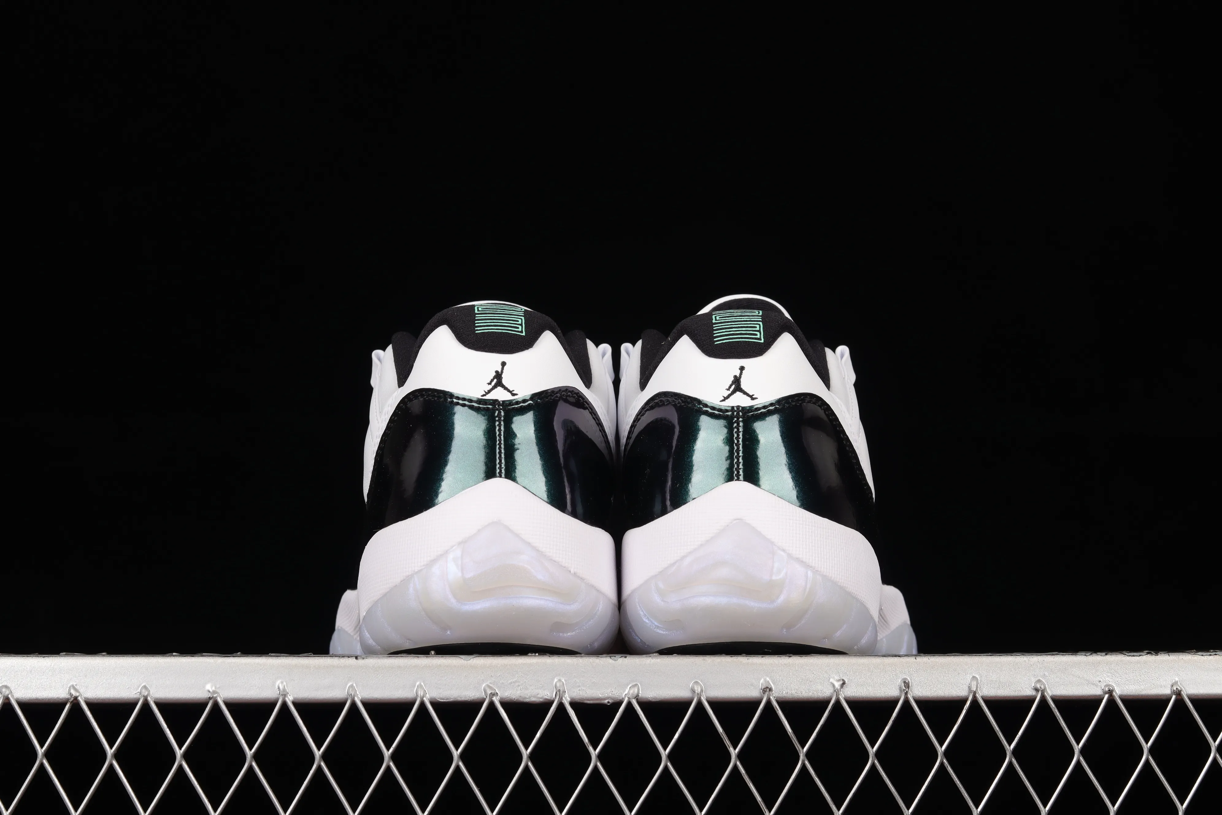 All categories Air Jordan Jordan series basketball shoes Air Jordan 11 F version Air Jordan 11 Low "Emerald" AJ11 Joe 11 Easter Chameleon Top layer genuine carbon 528895-145